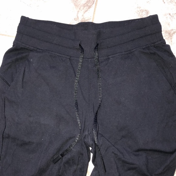 Woman’s Lululemon Jogger Sweatpant - Picture 4 of 5